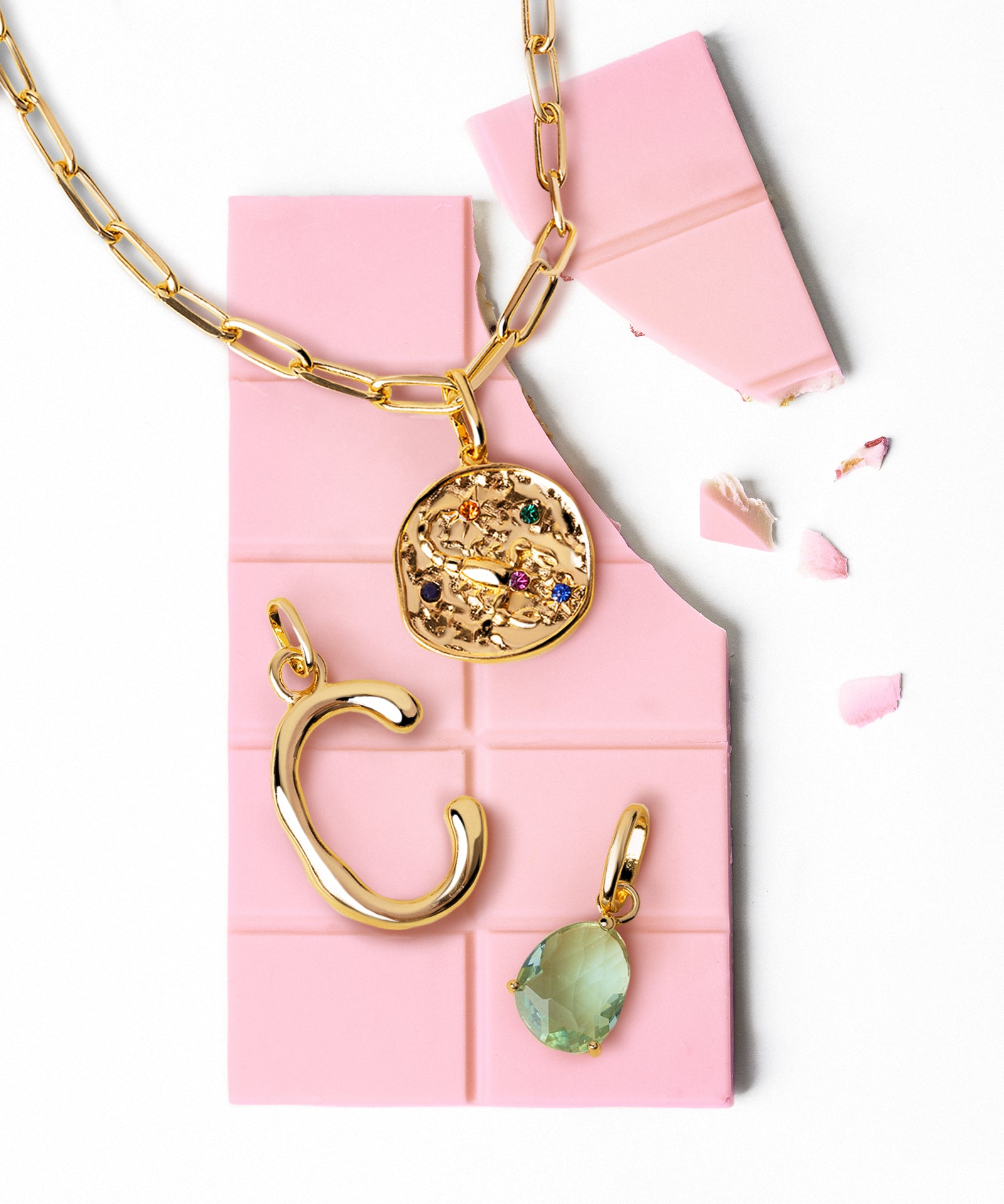 Charm Letter XL Baño Oro