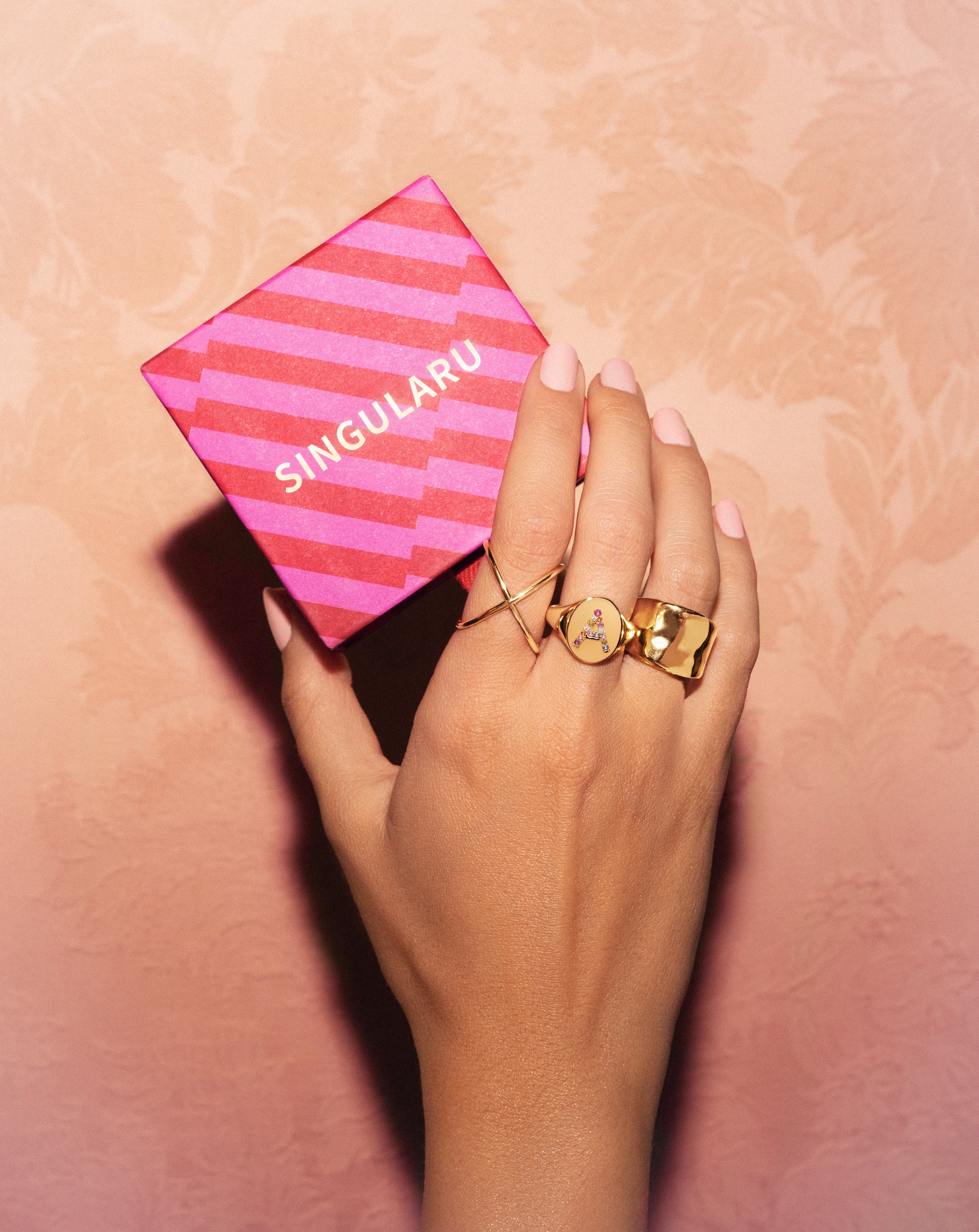 Anillo Personalizado Signet Letter Colors Baño Oro