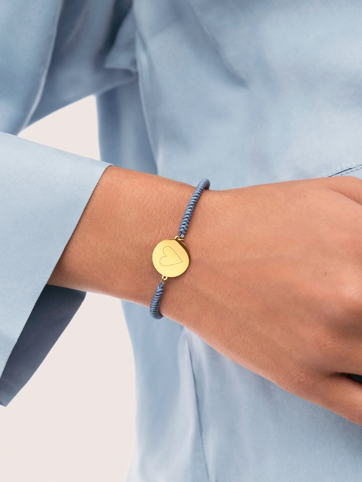 Pulsera Personalizada Moon Marea Acero Baño Oro - puesto en modelo