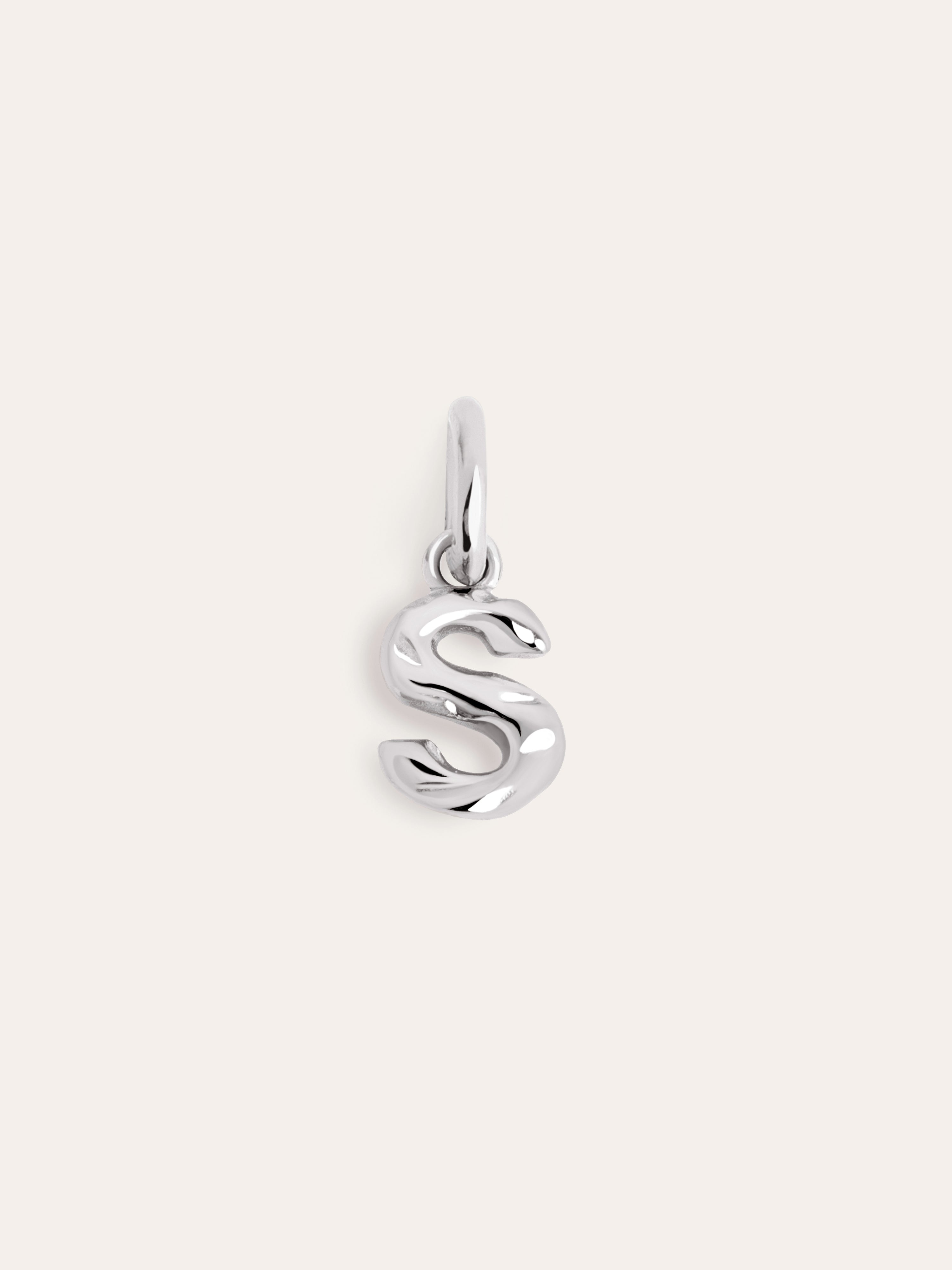 Charm Letter Organic Plata