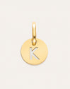 Charm Mini Medallion Letter Acero Baño Oro