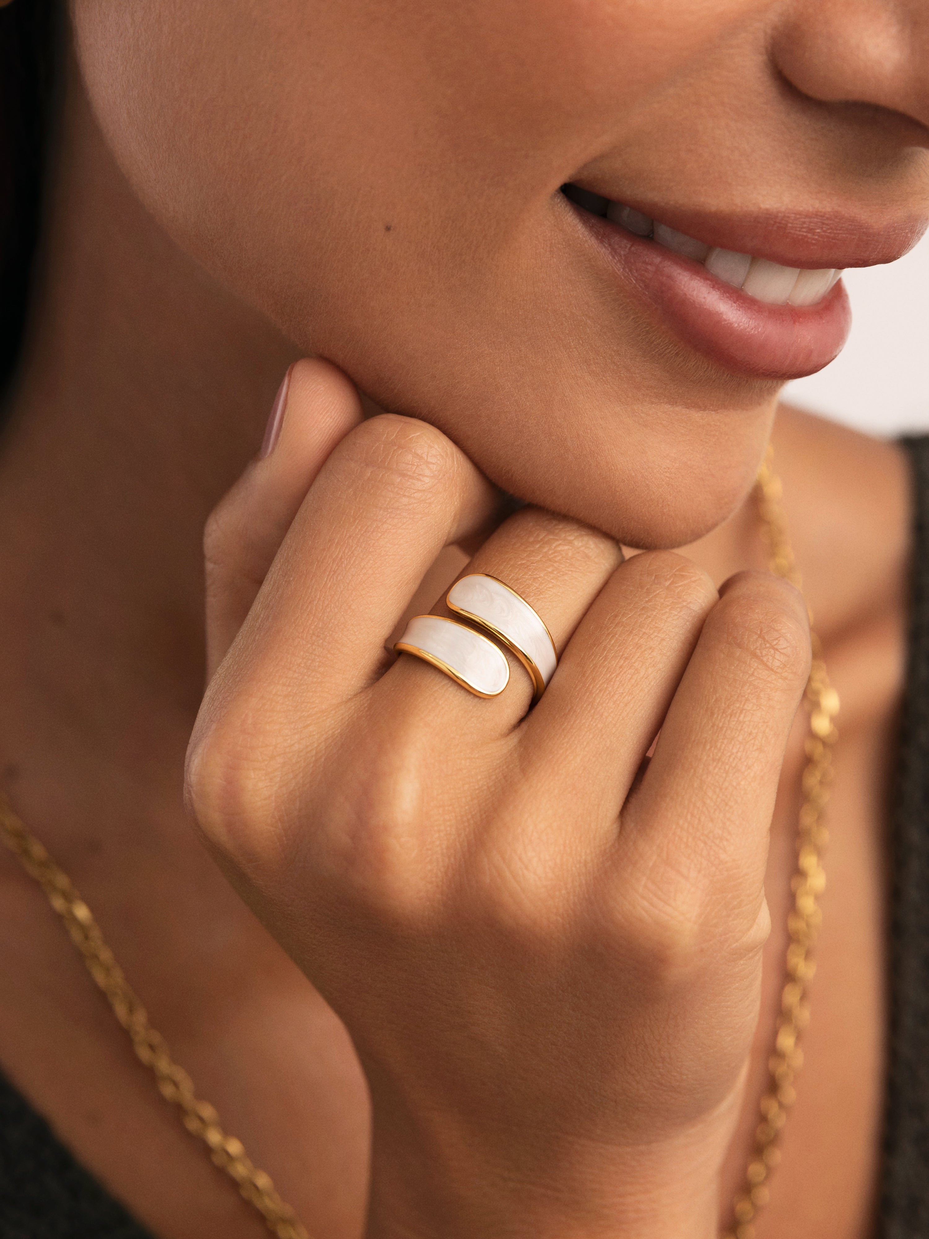 Anillo Abbraccio White Acero Baño Oro