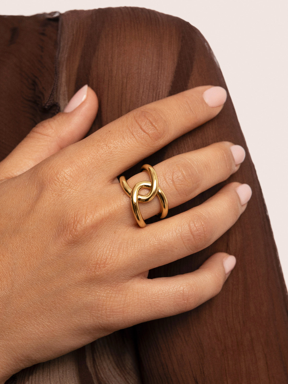 Anello One Link Acciaio placcato Oro - puesto en modelo