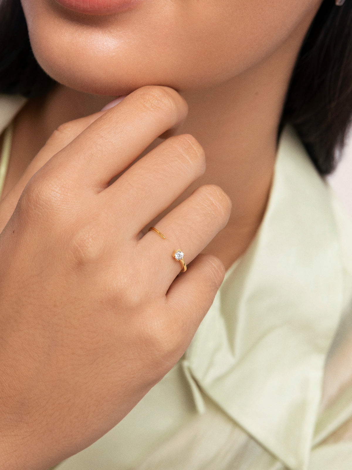 Anillo Sophie Baño Oro - puesto en modelo