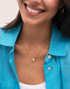 Drop Drop Steel Gold-Plated Necklace - puesto en modelo