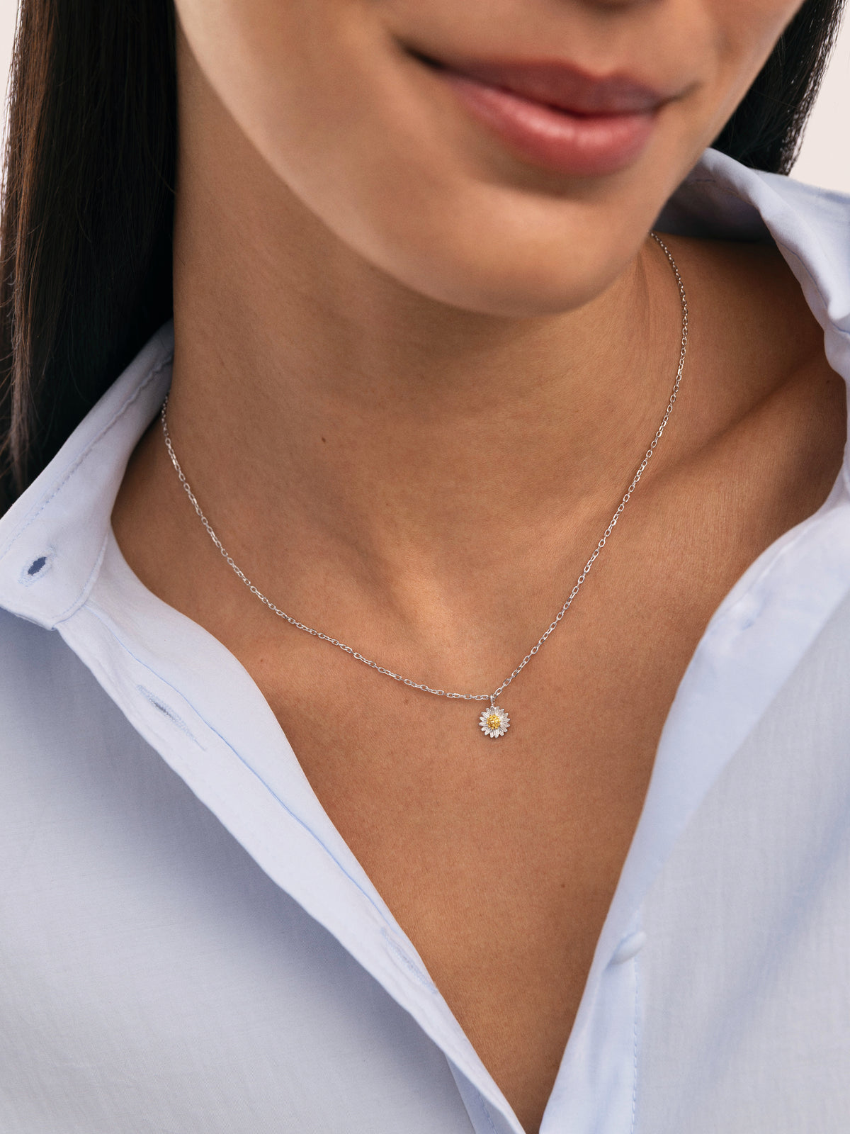 Collana Margarita - puesto en modelo