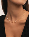 Collier Pearl & Pearls plaqué or - puesto en modelo