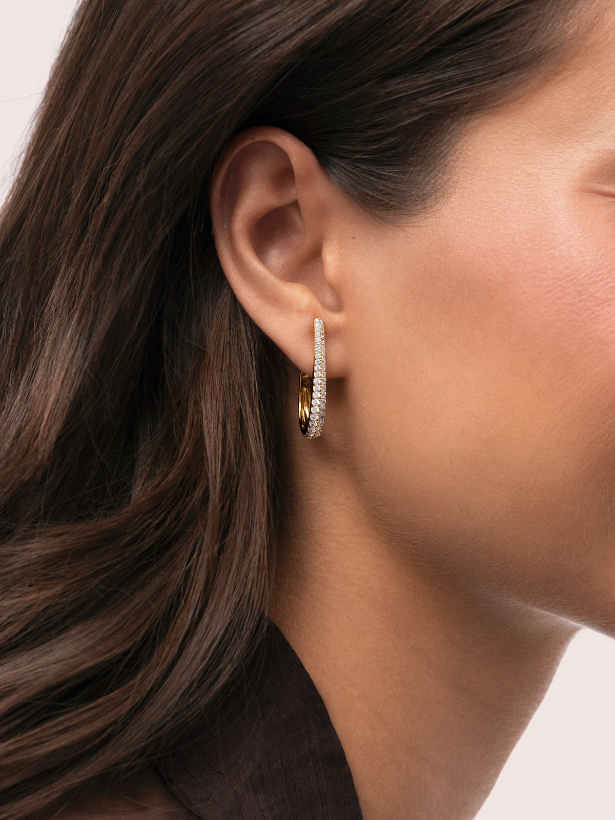 Pendientes Aro Aby Sparks Baño Oro - puesto en modelo