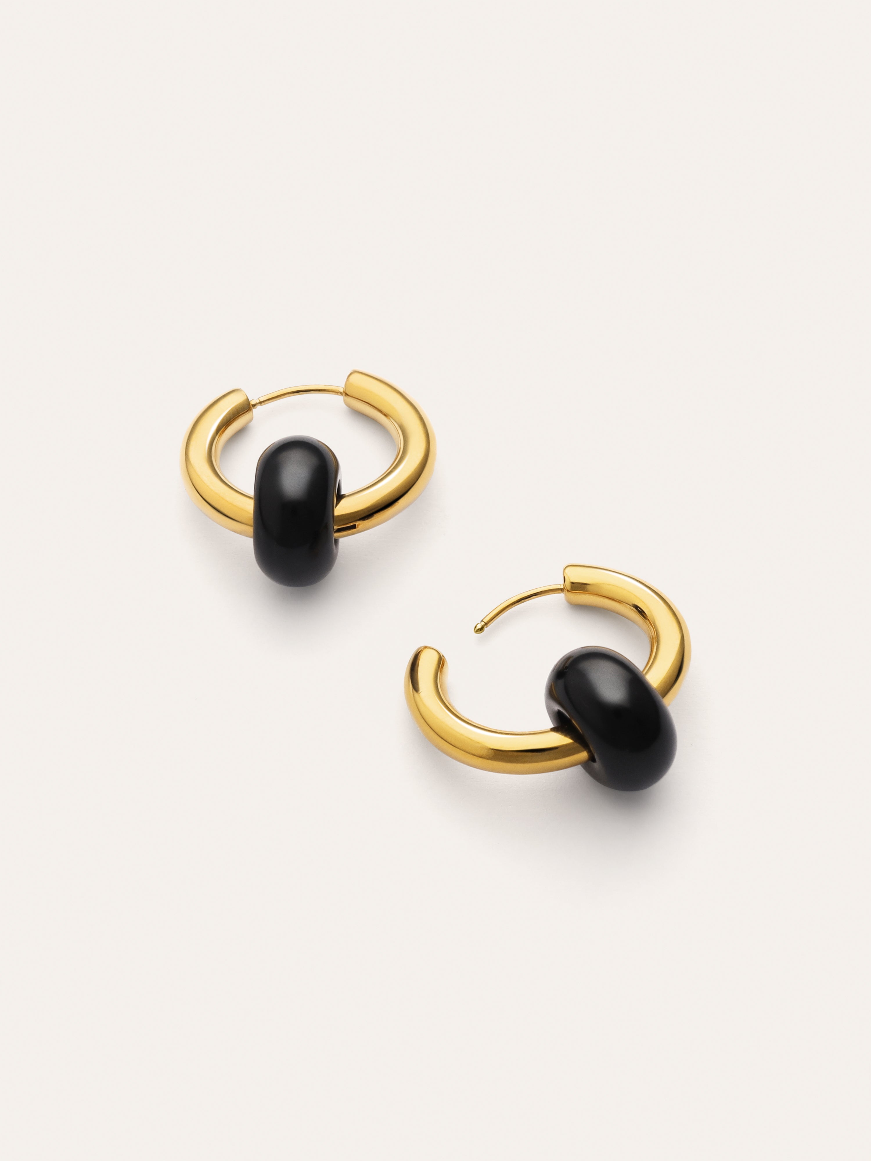 Pendientes Aro Carmen True Black Acero Baño Oro