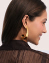 Long Shell Earrings Gold-Plated Steel - puesto en modelo