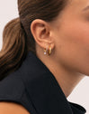 Victoria Single Earring Gold-Plated - puesto en modelo
