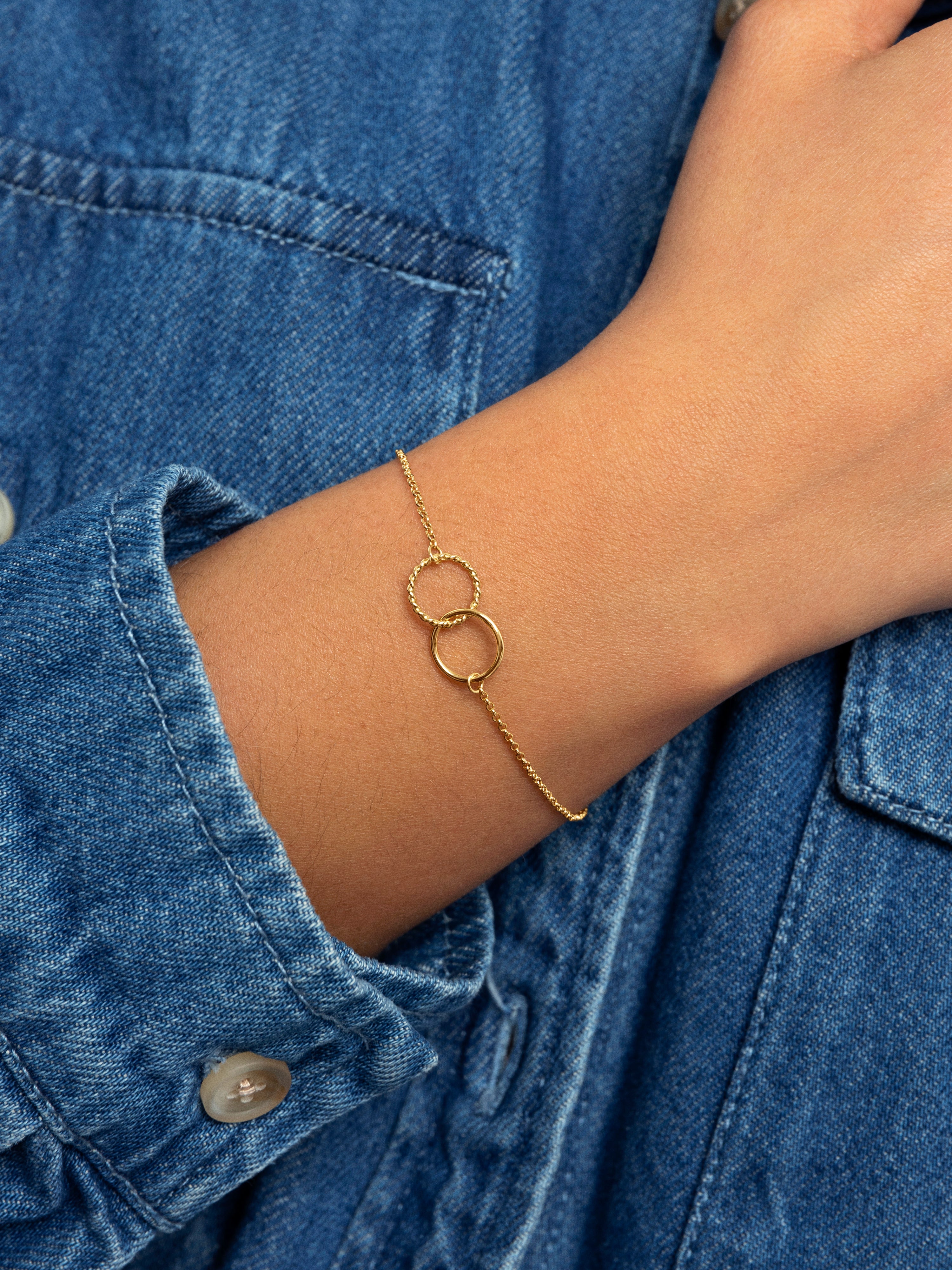 Circles Twist Gold Bracelet