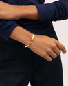 Bracelete Lizze Aço Banho de Ouro - puesto en modelo