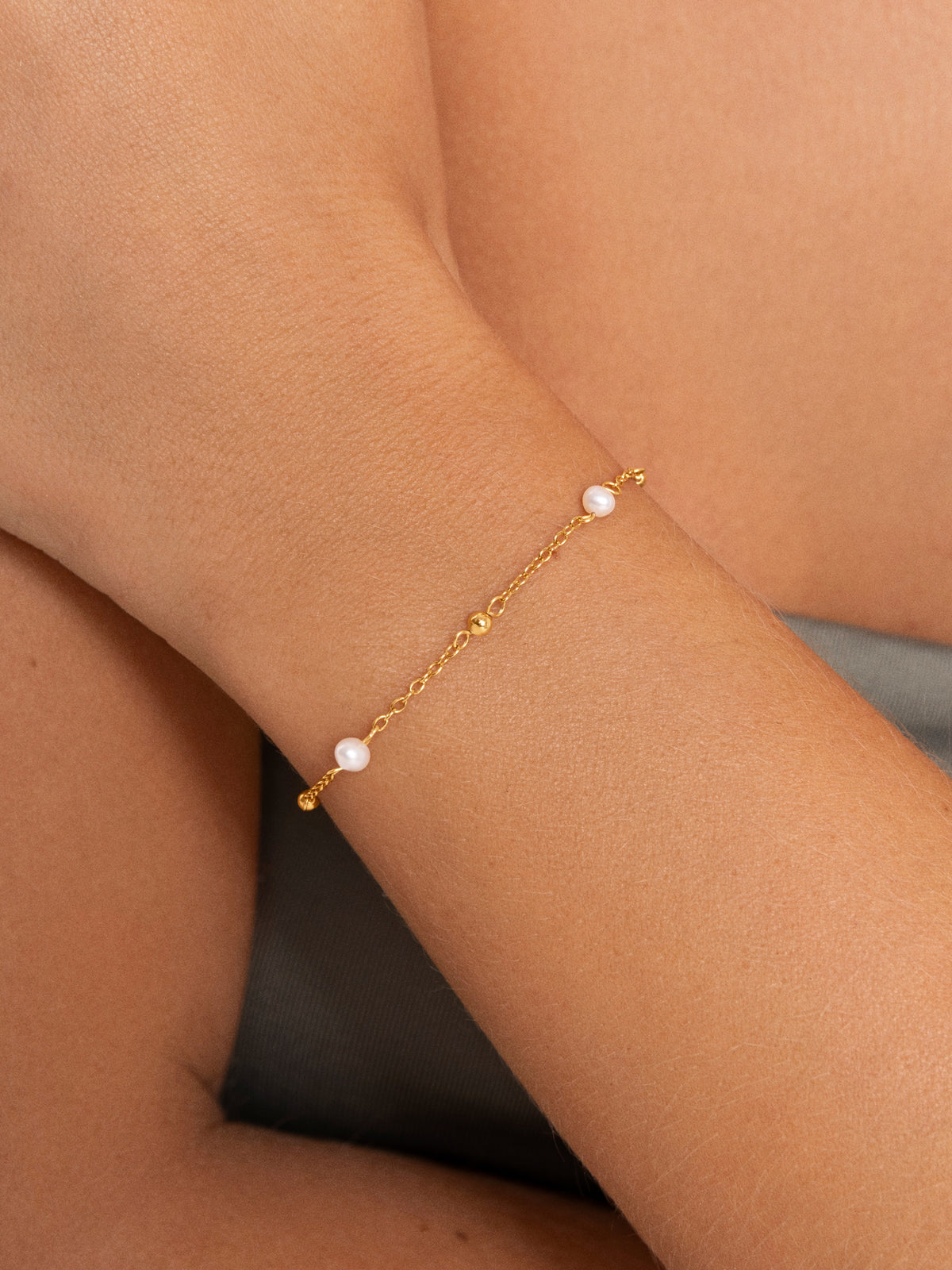 Armband Bahia Pearls Stahl vergoldet - puesto en modelo