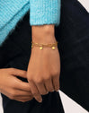 Armband Sienna Stahl vergoldet - puesto en modelo